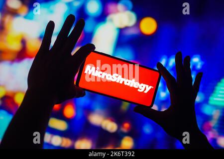 Brasile. 15th Ott 2022. In questa illustrazione, il logo MicroStrategy Incorporated viene visualizzato sullo schermo di uno smartphone. (Foto di Rafael Henrique/SOPA Images/Sipa USA) Credit: Sipa USA/Alamy Live News Foto Stock