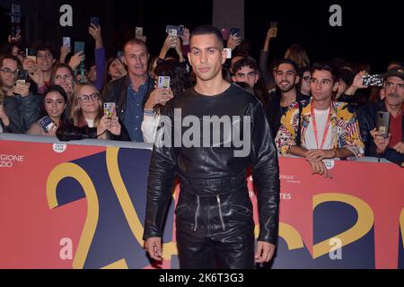 Roma, Italia. 14th Ott 2022. ROMA, ITALIA - 14 OTTOBRE: Alessandro Mahmood partecipa alla fotocellula di 'Mahmood' ad Alice nella Città durante il 17th° Festival del Cinema di Roma all'Auditorium Parco della Musica, il 14 ottobre 2022 a Roma. Credit: dpa/Alamy Live News Foto Stock