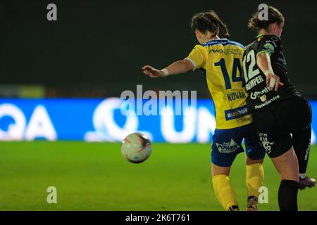 Pena Kovar (Vienna) e Stella-Maria Gamper (Neulengbach) in azione durante il pianeta pure Frauen Bundesliga prima partita Vienna FC vs USV Neulengbach (Tom Seiss/ SPP) Credit: SPP Sport Press Photo. /Alamy Live News Foto Stock