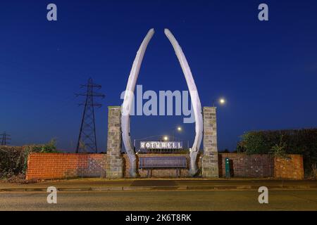 L'arco di whalebone su Wood Lane a Rothwell, Leeds, West YorkshireUK Foto Stock