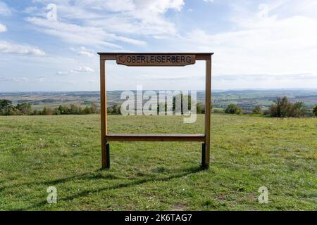 Cornice fotografica presso la Torre di osservazione Oberleiserberg in autunno, bassa Austria Foto Stock