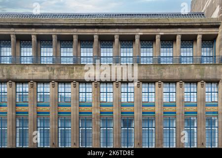 Dettagli art deco sul Premier inn ex edificio coop su newgate Street a Newcastle upon Tyne Foto Stock