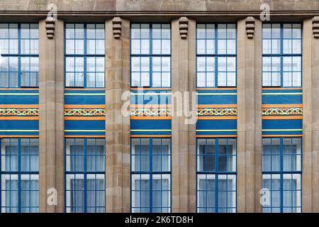 Dettagli art deco sul Premier inn ex edificio coop su newgate Street a Newcastle upon Tyne Foto Stock