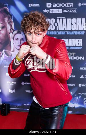 La O2, Londra, Regno Unito. 15th ottobre 2022. Tom Grennan arriva al O2 per il primo evento di pugilato nella storia. Savannah Marshall e Claressa Shields saranno il titolo della mostra Legacy di Boxxer per il titolo di peso medio mondiale indiscusso. Amanda Rose/Alamy Live News Foto Stock