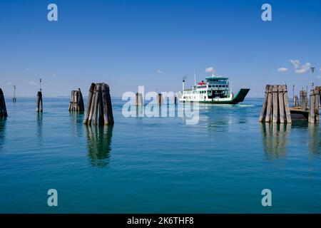 Traghetto, S. Maria del Mare, Isola Pellestrina, Laguna di Venezia, vicino Chioggia, Veneto, Italia Foto Stock