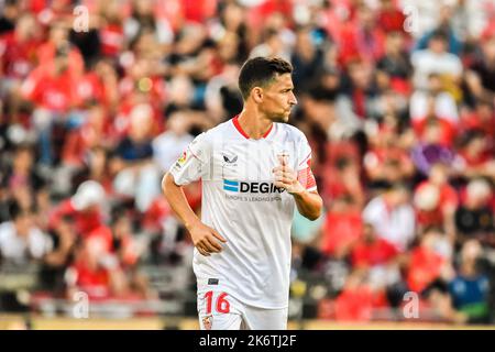 MALLORCA, SPAGNA - 15 OTTOBRE: Gesù Navas di Siviglia CF durante la partita tra RCD Mallorca e Siviglia CF di la Liga Santander il 15 ottobre 2022 allo stadio Son Moix di Maiorca, Spagna. (Foto di Samuel Carreño/PxImages) Credit: PX Images/Alamy Live News Foto Stock