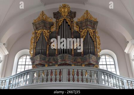 Soppalco d'organo con prospetto dello storico organo Seuffert 1756, chiesa di pellegrinaggio Maria Limbach, periodo di costruzione 1751-1755, Limbach, inferiore Foto Stock