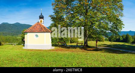 Maria Rast Chapel, Buckelwiesen tra Mittenwald e Kruen, Werdenfelser Land, alta Baviera, Baviera, Germania Foto Stock