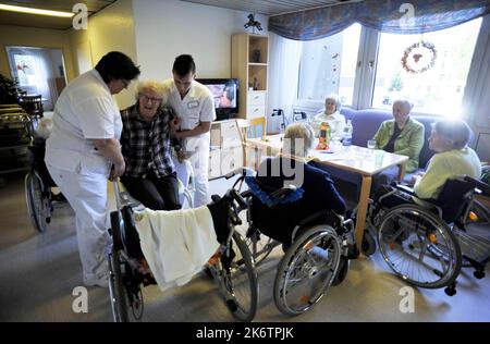 Un'assistenza esemplare nelle case degli anziani, come qui nel centro degli anziani dell'Arbeiterwohlfahrt (AWO), non si trova ovunque. Il cordiale Foto Stock