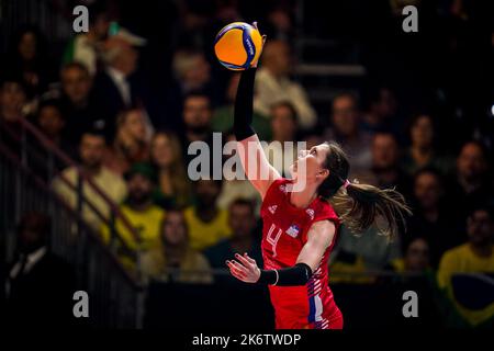 Apeldoorn, Paesi Bassi. 15th Ott 2022. APELDOORN, PAESI BASSI - 15 OTTOBRE: Bojana Drca di Serbia è presente durante la finale tra Brasile e Serbia il giorno 20 del campionato mondiale di pallavolo FIVB Womens 2022 all'Omnisport Apeldoorn il 15 ottobre 2022 ad Apeldoorn, Paesi Bassi (Foto di René Nijhuis/Orange Pictures) Credit: Orange Pics BV/Alamy Live News Foto Stock