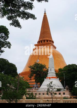Phra Prathomchedi a Nakhon pathom. Il più grande Pogoda nel passato della Thailandia History.Nakhon Pathom, Thailandia, 8th May.2022 Foto Stock