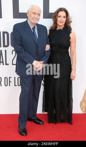 15 ottobre 2022 - Londra, Inghilterra, Regno Unito - Michael Wilson e Barbara Broccoli partecipano al 66th BFI London Film Festival il Sindaco di Londra Gala - fino al Regno Unito Foto Stock