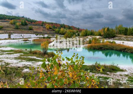 Ex cava di caolino chiamata Maldive vicino Nepomysl - fotografia autunnale - Repubblica Ceca, Europa Foto Stock