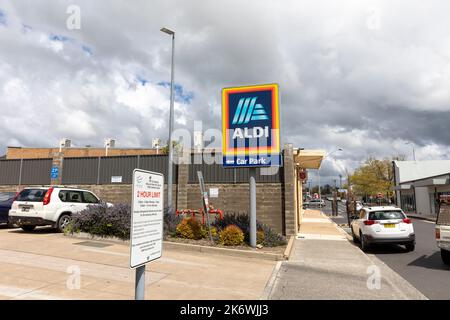 Supermercato Aldi e parcheggio nel centro di Orange, New South Wales, Australia negozio di alimentari nella regione NSW Foto Stock