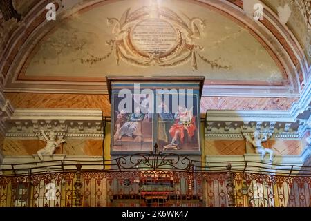 Re Davide suona l'arpa. Pittura sull'organo nella chiesa parrocchiale di San Michele Villatalla. Comune di Préla, Liguria, Italia. Foto Stock