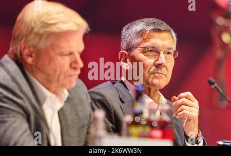 Oliver KAHN, CEO della FCB, Vorstandsvorsitzender der FC Bayern München AG, Herbert HAINER, presidente della FCB e ex CEO Adidas all'assemblea generale annuale del FC BAYERN München, Audi Dome Monaco di Baviera, 15 ottobre 2022, Stagione 2022/2023, © Peter Schatz / Alamy Live News Foto Stock