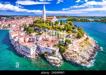 Rovigno città vecchia vista panoramica aerea, destinazione turistica in Istria regione della Croazia Foto Stock