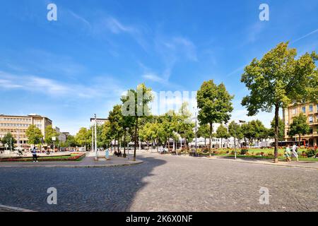 Mannheim, Germania - Settembre 2022: Parte del parco pubblico chiamato 'Friedrichsplatz' e il centro di Mannheim in una giornata di sole Foto Stock