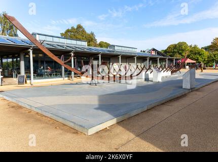 Telaio in acciaio per sepoltura navale, Sutton Hoo, Suffolk, Inghilterra, Regno Unito Foto Stock