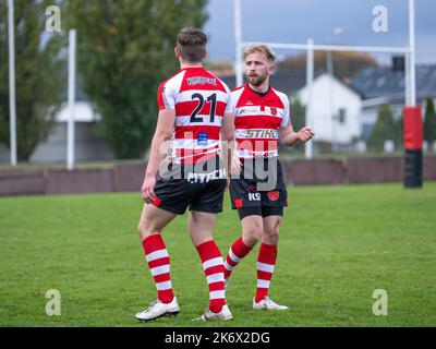 Finale di campionato svedese nella partita di Rugby Allsvenskan tra Spartacus Rugby Club (rosso-bianco) ed Erikslund Rugby Foto Stock