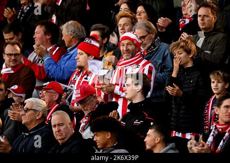 ROTTERDAM - tifosi di Sparta durante la partita olandese di Eredivie tra Sparta Rotterdam e NEC allo Sparta Stadium Het Kasteel il 16 ottobre 2022 a Rotterdam, Paesi Bassi. ANP GERRIT VAN COLOGNE Foto Stock