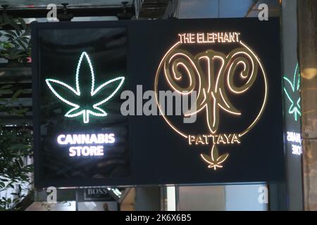 Il negozio di Cannabis Elephant Pattaya, la filiale di Bangkok, Sukhumvit Road. Foto Stock