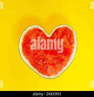 Anguria a forma di cuore - dolce delizioso cibo sano concetto Foto Stock