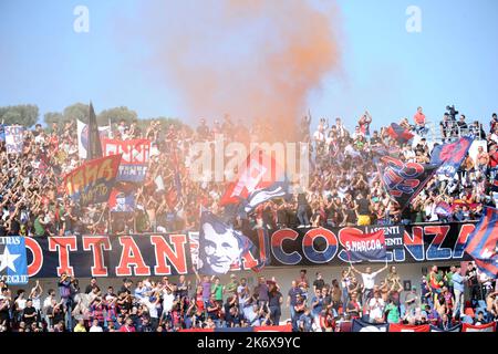 Stadio San Vito - Gigi Marulla, Cosenza, Italia, 15 ottobre 2022, cosenza tifosi durante Cosenza Calcio vs Genova CFC - Calcio italiano Serie B ma Foto Stock