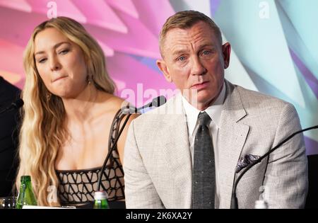 Kate Hudson e Daniel Craig hanno partecipato alla Fotocall of Glass Onion: A Knives out Mystery durante il BFI London Film Festival 2022 al Mayfair Hotel di Londra. Data immagine: Domenica 16 ottobre 2022. Foto Stock