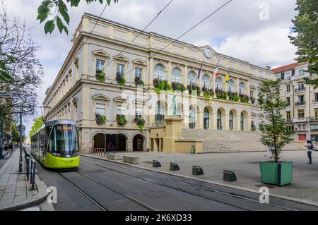 Frankreich, St-Etienne, Straßenbahn T1 Hotel de Ville // Francia, St-Etienne, Tramway, Streetcar T1 Hotel de Ville Foto Stock