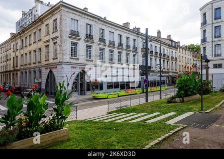 Frankreich, St-Etienne, Straßenbahn T1 Place Waldeck // Francia, St-Etienne, Tramway, Streetcar T1 Place Waldeck Foto Stock