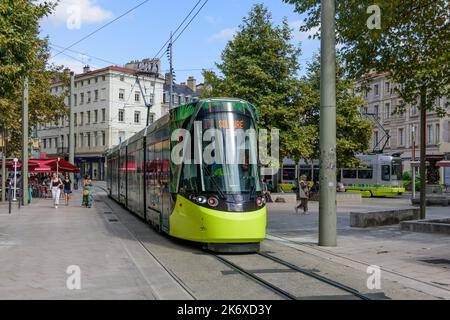 Frankreich, St-Etienne, Straßenbahn T1 Place du Peuple // Francia, St-Etienne, Tramway, Streetcar T1 Place du Peuple Foto Stock