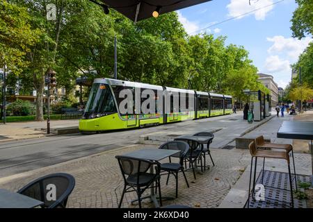 Frankreich, St-Etienne, Straßenbahn T1 Jean Jaures // Francia, St-Etienne, Tramway, Streetcar T1 Jean Jaures Foto Stock