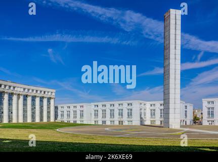 Paris, Cergy, Les Colonnes de Saint Christophe, Ricardo Bofill Taller de Arquitectura, 1986 // Paris, Cergy, Les Colonnes de Saint Christophe, Ricardo Foto Stock