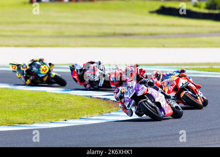 16th ottobre 2022 ; Phillip Island Grand Prix Circuit, Melbourne, Victoria, Australia: MotoGP d'Australia, giorno di gara: PRAMAC Racing rider Jorge Martin durante la gara Credit: Action Plus Sports Images/Alamy Live News Foto Stock