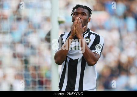 Destiny Iyenoma Udogie di Udinese reagisce durante il campionato italiano Serie Una partita di calcio tra SS Lazio e Udinese Calcio il 16 ottobre 2022 allo Stadio Olimpico di Roma - Foto Federico Proietti / DPPI Foto Stock