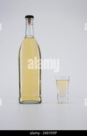 bevanda alcolica forte, tintura colorata o whisky, rum, vermouth, brandy, cognac Foto Stock