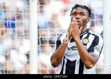 Roma, Italia. 16th Ott 2022. Destiny Udogie di Udinese Calcio reagisce durante la Serie A una partita di calcio tra SS Lazio e Udinese Calcio allo stadio Olimpico di Roma (Italia), 16th ottobre 2022. Foto Andrea Staccioli/Insidefoto Credit: Insidefoto di andrea staccioli/Alamy Live News Foto Stock