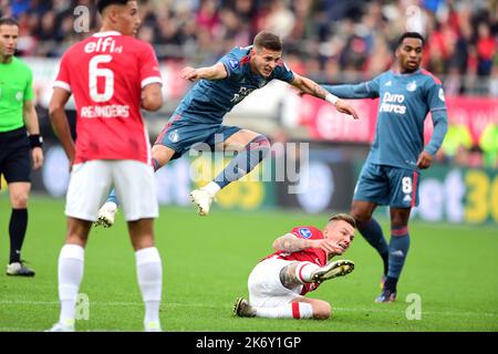 ALKMAAR - (lr) Sebastian Szymanski di Feyenoord, Jordy Clasie di AZ durante la partita olandese di Eredivie tra AZ Alkmaar e Feyenoord allo stadio AFAS il 16 ottobre 2022 ad Alkmaar, Paesi Bassi. ANP OLAF KRAAK Foto Stock