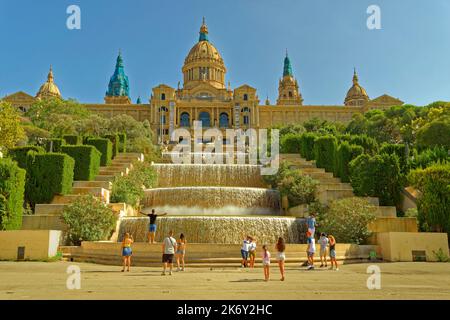 Palazzo Nazionale di Montjuic e fontane a Barcellona, Spagna. Foto Stock