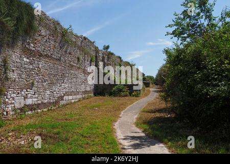 Antiche mura intorno al sito archeologico di Nicopolis vicino a Preveza, Grecia, Europa Foto Stock