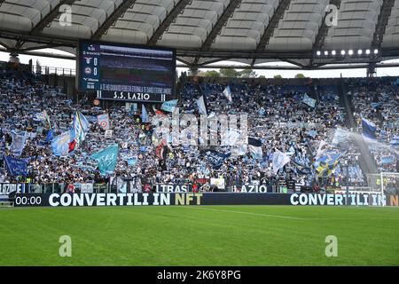 Stadio Olimpico, Roma, Italia. 16th Ott 2022. Serie A football, Lazio contro Udinese; tifosi del Lazio Credit: Action Plus Sports/Alamy Live News Foto Stock