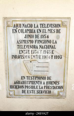 Bogota Colombia, Santa Fe Biblioteca Nacional, segno storico marker informazioni memoriale, spagnolo lingua Televisory Nacional Inravision ufficiale teli Foto Stock