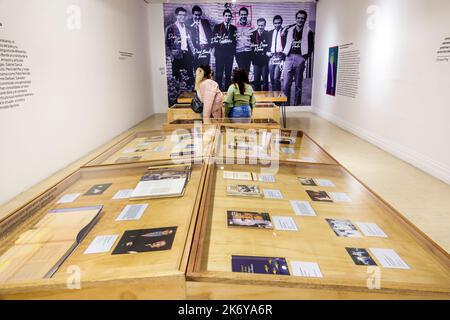 Bogota Colombia, Santa Fe Biblioteca Nacional de Colombia National Library of Colombia, donna donna donna donna donna donna donna adulta adulti, mostra mostra collezione mostre Foto Stock