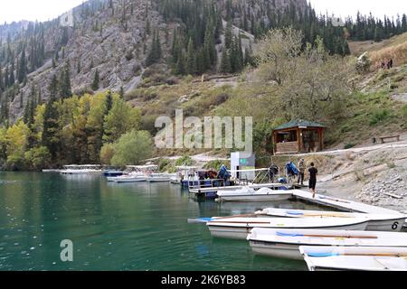 Lago di Kolsay inferiore, Parco Nazionale dei Laghi di Kolsay, Saty, Monti Tien Shan, Regione di Almaty, Kazakistan, Asia centrale Foto Stock