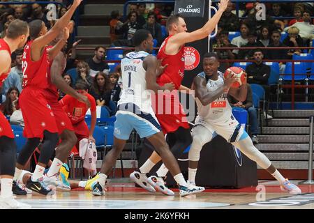 Milano, Italia. 16th Ott 2022. (HappyCasa Brindisi) nel corso del EA7 Emporio Armani Milano vs Happy Casa Brindisi, Basket Italiano Campionato Serie a Milano, Ottobre 16 2022 Credit: Independent Photo Agency/Alamy Live News Foto Stock