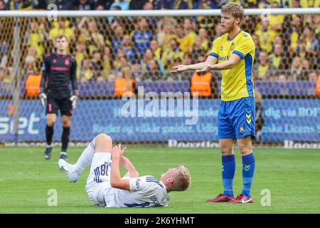 Broendby, Danimarca. 16th Ott 2022. Sigurd Rosted (4) di Broendby IF e Orri Oskarsson (18) del FC Copenhagen visto durante il Superliga match del 3F tra Broendby IF e FC Copenhagen allo stadio Brondby. (Photo Credit: Gonzales Photo/Alamy Live News Foto Stock