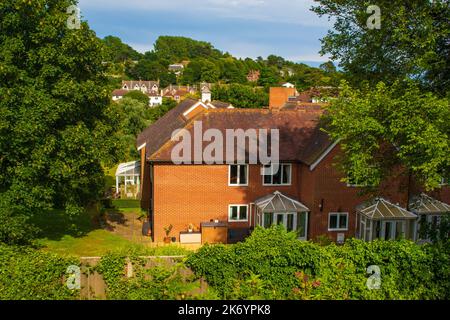 Vista sulla strada di Hythe-a città del mercato costiero sul bordo di Romney Marsh, nel quartiere di Folkestone e Hythe sulla costa meridionale del Kent Foto Stock