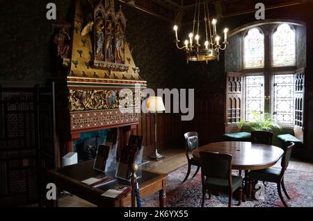 Cardiff, Galles (Regno Unito): Interno del Castello di Cardiff, un particolare della piccola Sala da pranzo Foto Stock