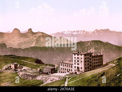 Rochers de Naye Grand Hotel de Caux e ferrovia a dente di cog, Vaud, Svizzera 1890. Foto Stock